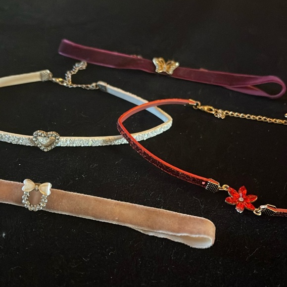 Chokers - Picture 3 of 8